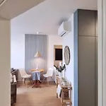10 Minutes To City: Cozy Urban Apartmán