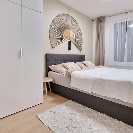 10 Minutes To City: Cozy Urban Apartament *
