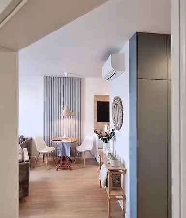 10 Minutes To City: Cozy Urban Apartment