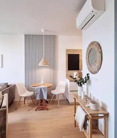 10 Minutes To City: Cozy Urban Apartment Bratislava