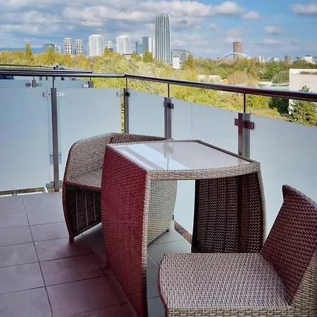 10 Minutes To City: Cozy Urban Апартаменты Братислава