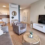 10 Minutes To City: Cozy Urban