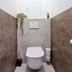Apartman 10 Minutes To City: Cozy Urban Pozsony